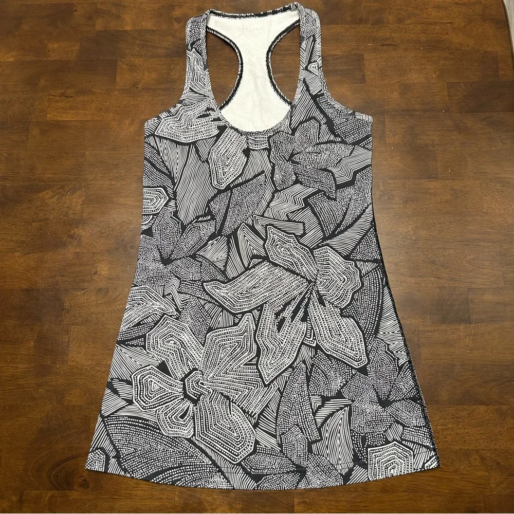Lululemon Cool Racerback Tank Top Shirt in Dottie Tribe Print White Black Size 4